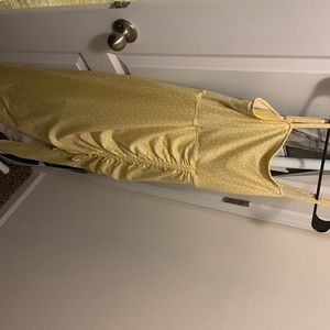 yellow dress with adjustable slit, super comfy